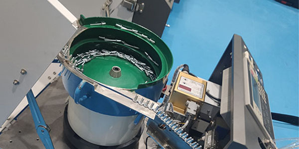 自動(dòng)拉釘機(jī)怎么使用？記住這幾點(diǎn)再也不用問(wèn)別人了