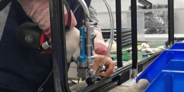 為什么要選擇自動拉鉚釘機？