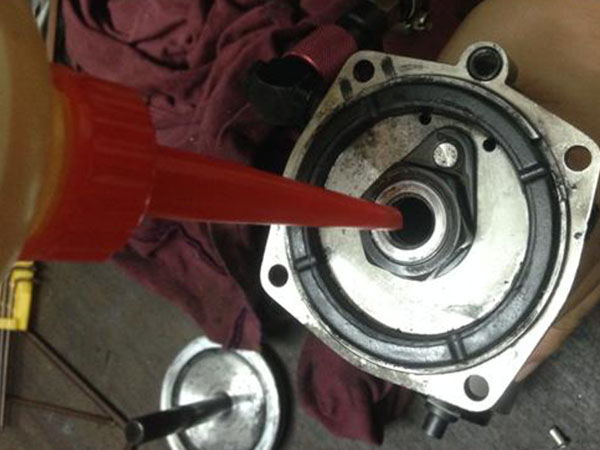 氣動拉鉚槍加油后行程還是不夠是什么原因？