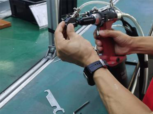 臺(tái)佳機(jī)電采購速耐用于空調(diào)設(shè)備生產(chǎn)的氣動(dòng)鉚釘槍