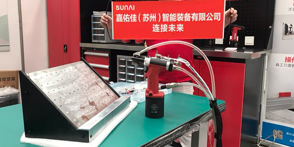 自動釘鉚機的生產率和潛在節(jié)約成本-速耐全自動鉚釘機