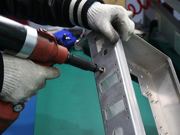 拉鉚螺母和壓鉚螺母區(qū)別有哪些？