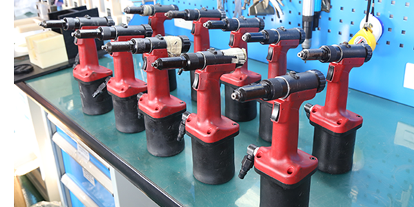 氣動拉釘槍平時(shí)使用的注意事項(xiàng)