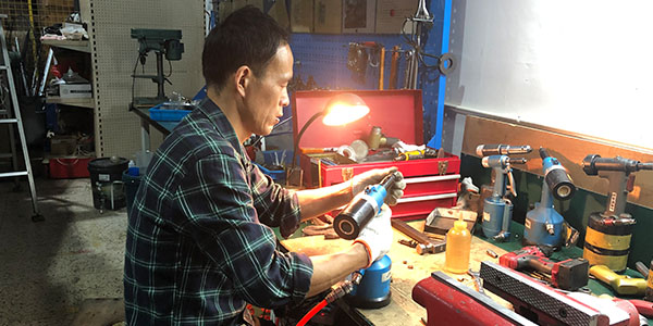 使用鉚釘槍的常見(jiàn)問(wèn)題及相應(yīng)方法[速耐鉚釘槍品牌]