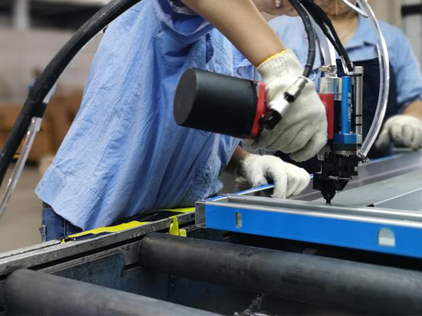 速耐環(huán)保設(shè)備生產(chǎn)型氣動鉚釘槍“牽手”遠(yuǎn)興環(huán)保七周年