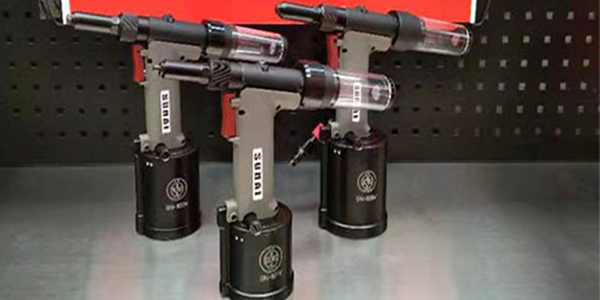 鉚釘槍機器人是工業(yè)機器人基礎(chǔ)發(fā)展起來的先進鉚接設(shè)備[速耐鉚釘槍]